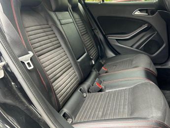Mercedes-Benz GLA 2.1 GLA220d AMG Line (Premium) 7G-DCT 4MATIC Euro 6 (s/s) 5dr