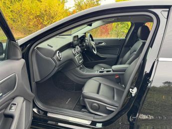 Mercedes-Benz A Class A180 Sport Premium Auto Petrol PARKTRONIC/CAMERA/SAT NAV