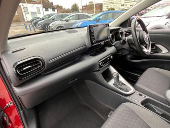 Toyota Yaris DESIGN FHEV