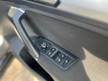 Volkswagen Tiguan 2.0 TDI BlueMotion Tech SE Navigation DSG 4Motion Euro 6 (s/s) 5