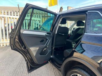 Volkswagen Tiguan 2.0 TDI BlueMotion Tech SE Navigation DSG 4Motion Euro 6 (s/s) 5