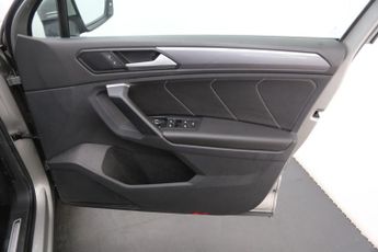 Volkswagen Tiguan 2.0 TDI R-Line DSG 4Motion Euro 6 (s/s) 5dr
