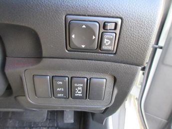 Nissan Elgrand E51 2.5 V6 HIGHWAY STAR + 8 Seats