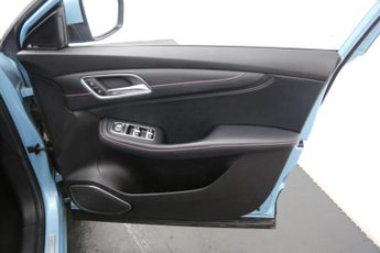 MG HS 1.5 T-GDI 16.6kWh Excite Auto Euro 6 (s/s) 5dr