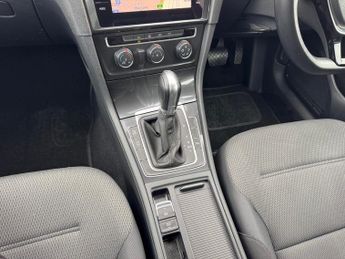 Volkswagen Golf 1.4 TSI SE NAV DSG Auto Petrol SAT NAV/PARKTRONIC/FOLDING MIRROR