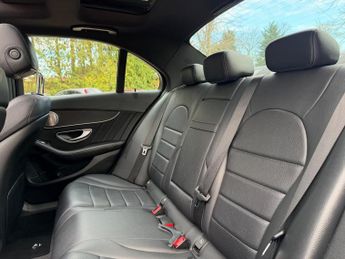 Mercedes-Benz C Class 2.1 C220d AMG Line (Premium Plus) 7G-Tronic+ Euro 6 (s/s) 4dr