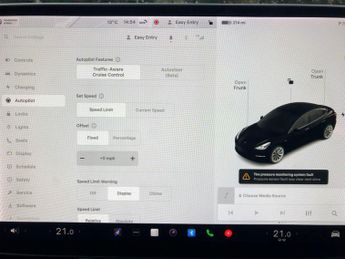 Tesla Model 3 LONG RANGE AWD 45,000m black vegan leather, 19 inch alloys