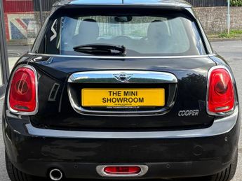 Mini Hatch Cooper 1.5 Automatic Chili / Media 5 door - DEPOSIT TAKEN