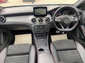 Mercedes-Benz GLA 2.1 GLA220d AMG Line (Premium Plus) 7G-DCT 4MATIC Euro 6 (s/s) 5
