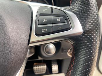 Mercedes-Benz GLA 2.1 GLA220d AMG Line (Premium Plus) 7G-DCT 4MATIC Euro 6 (s/s) 5