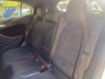 Mercedes-Benz GLA 2.1 GLA200d AMG Line (Premium Plus) 7G-DCT Euro 6 (s/s) 5dr