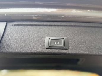 Audi A4 2.0 A4 Black Edition 40 TFSI Semi-Auto 5dr