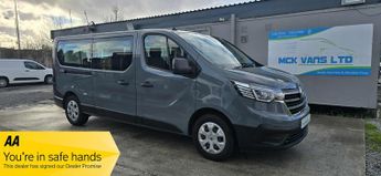 Renault Trafic business LL30 9 seater minibus 2.0 DCI 150ps EU6