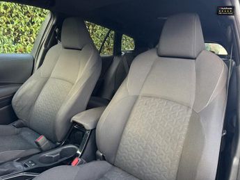 Toyota Corolla 1.8 VVT-h Design Touring Sports 5dr Petrol Hybrid CVT Euro 6 (s/