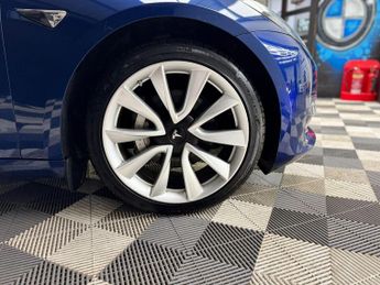 Tesla Model 3 (Dual Motor) Long Range Auto 4WDE 4dr