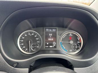 Mercedes-Benz eVito Tourer Premium L3 Auto Electric 9 Seater 100 KWH EX-LWB/PARKTRON