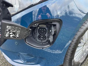 Mercedes-Benz eVito Tourer Premium L3 Auto Electric 9 Seater 100 KWH EX-LWB/PARKTRON