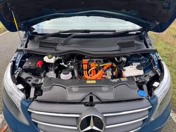 Mercedes-Benz eVito Tourer Premium L3 Auto Electric 9 Seater 100 KWH EX-LWB/PARKTRON