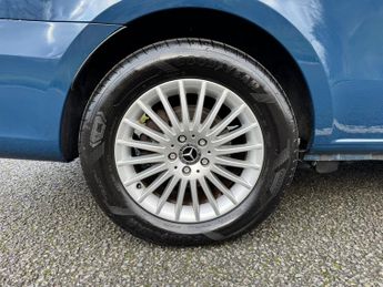 Mercedes-Benz eVito Tourer Premium L3 Auto Electric 9 Seater 100 KWH EX-LWB/PARKTRON