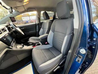 Toyota Auris 1.8 VVT-h Design CVT Euro 6 (s/s) 5dr