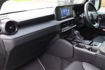 Toyota Land Cruiser COMMERCIAL demo model with roof bars and high gloss black pack