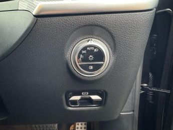 Mercedes-Benz C Class C200 MHEV AMG Line Auto Petrol Saloon PARKTRONIC/SAT NAV/FULL LE