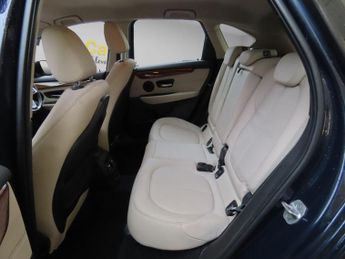 BMW 2 Series 2.0 220i Luxury Auto Euro 6 (s/s) 5dr