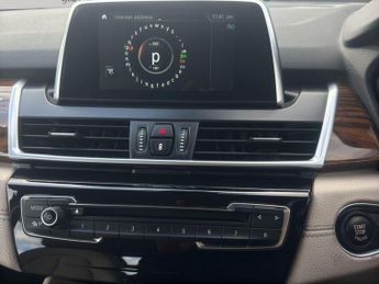 BMW 2 Series 2.0 220i Luxury Auto Euro 6 (s/s) 5dr