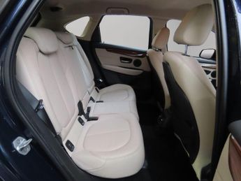 BMW 2 Series 2.0 220i Luxury Auto Euro 6 (s/s) 5dr