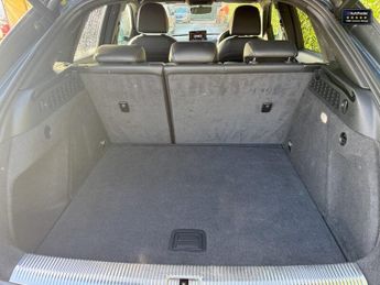 Audi Q3 1.4 TFSI CoD Black Edition SUV 5dr Petrol S Tronic Euro 6 (s/s) 