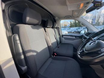 Volkswagen Transporter AUTO LWB L2H1 Low Roof Advance Cruise Sensors EURO 6 NO VAT