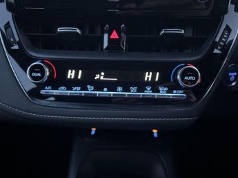 Toyota Corolla 1.8 VVT-h Icon Tech Touring Sports CVT Euro 6 (s/s) 5dr