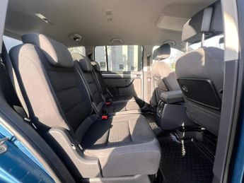 Volkswagen Touran 1.6 TDI BlueMotion Tech SE DSG Euro 5 (s/s) 5dr