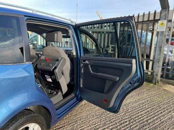 Volkswagen Touran 1.6 TDI BlueMotion Tech SE DSG Euro 5 (s/s) 5dr