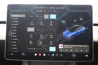 Tesla Model 3 Standard Range Plus Auto RWD 4dr