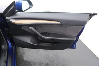 Tesla Model 3 Standard Range Plus Auto RWD 4dr