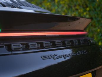 Porsche 911 3.6 T-Hybrid 992 4 GTS Targa 2dr Petrol Hybrid PDK 4WD 541 ps Eu