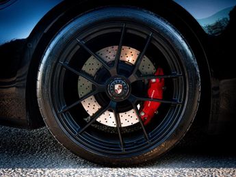 Porsche 911 3.6 T-Hybrid 992 4 GTS Targa 2dr Petrol Hybrid PDK 4WD 541 ps Eu