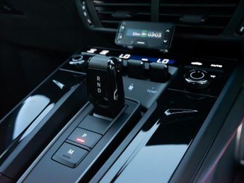 Porsche 911 3.6 T-Hybrid 992 4 GTS Targa 2dr Petrol Hybrid PDK 4WD 541 ps Eu