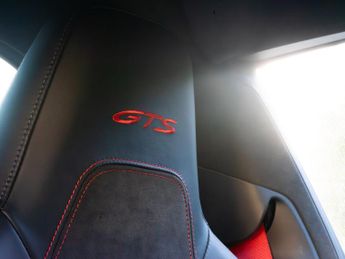 Porsche 911 3.6 T-Hybrid 992 4 GTS Targa 2dr Petrol Hybrid PDK 4WD 541 ps Eu