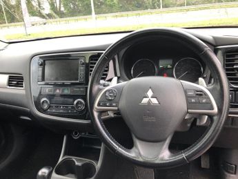 Mitsubishi Outlander DI-D GX 4 automatic 75,000m NAV, Panroof, reverse camera, heated