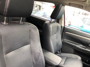 Mitsubishi Outlander DI-D GX 4 automatic 75,000m NAV, Panroof, reverse camera, heated