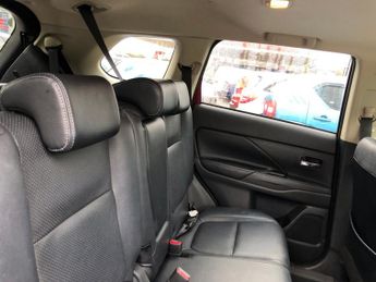 Mitsubishi Outlander DI-D GX 4 automatic 75,000m NAV, Panroof, reverse camera, heated
