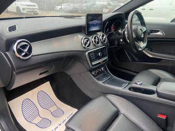 Mercedes-Benz GLA 2.1 GLA200d AMG Line (Premium Plus) 7G-DCT 4MATIC Euro 6 (s/s) 5