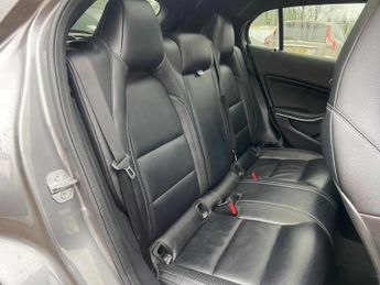 Mercedes-Benz GLA 2.1 GLA200d AMG Line (Premium Plus) 7G-DCT 4MATIC Euro 6 (s/s) 5