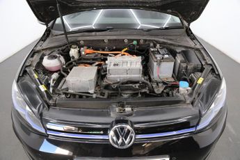 Volkswagen Golf 35.8kWh e-Golf Auto 5dr