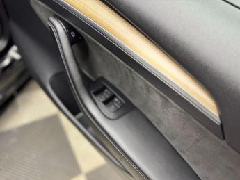 Tesla Model 3 (Dual Motor) Long Range Auto 4WDE 4dr