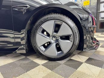 Tesla Model 3 (Dual Motor) Long Range Auto 4WDE 4dr