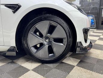 Tesla Model 3 Standard Range Plus Auto RWD 4dr