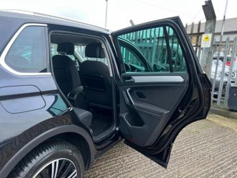 Volkswagen Tiguan 2.0 TDI BlueMotion Tech SE Navigation DSG 4Motion Euro 6 (s/s) 5